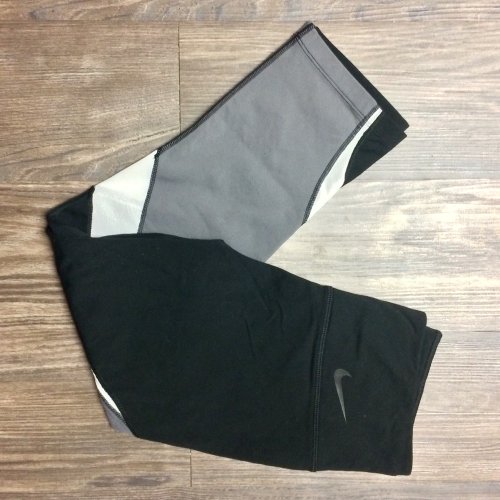 Nike Dri-FIT Twist Colorblocked Legendary Capris